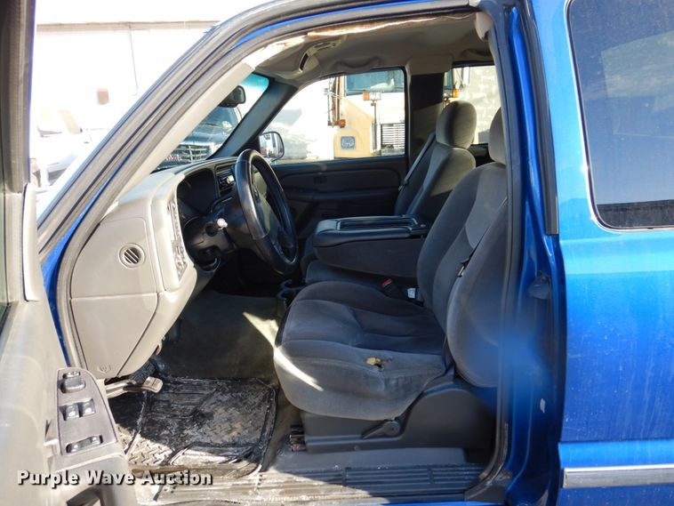 image for item IM9787 2004 GMC Sierra 1500  Ext. Cab pickup truck