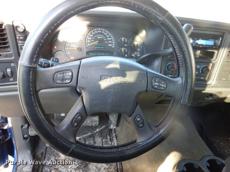 image for item IM9787 2004 GMC Sierra 1500  Ext. Cab pickup truck