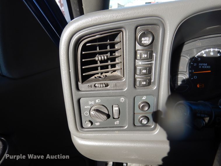 image for item IM9787 2004 GMC Sierra 1500  Ext. Cab pickup truck