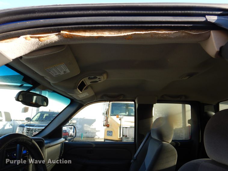 image for item IM9787 2004 GMC Sierra 1500  Ext. Cab pickup truck