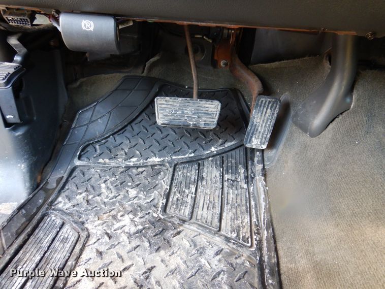 image for item IM9787 2004 GMC Sierra 1500  Ext. Cab pickup truck