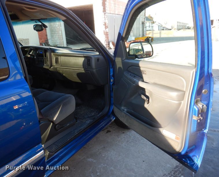 image for item IM9787 2004 GMC Sierra 1500  Ext. Cab pickup truck