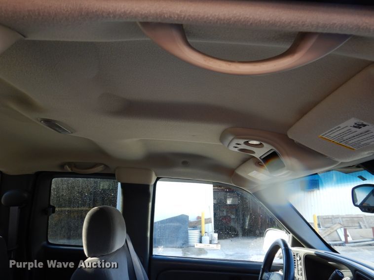 image for item IM9787 2004 GMC Sierra 1500  Ext. Cab pickup truck