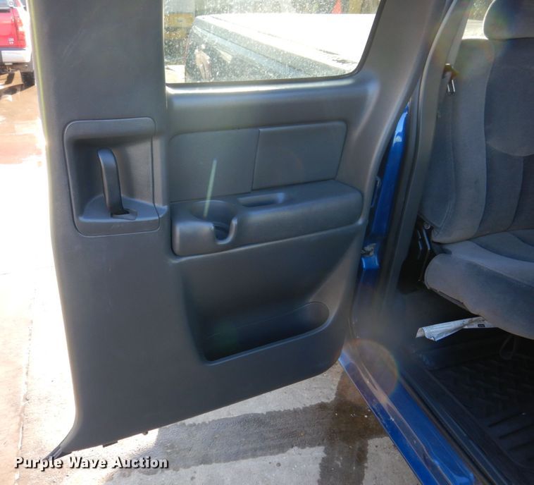 image for item IM9787 2004 GMC Sierra 1500  Ext. Cab pickup truck