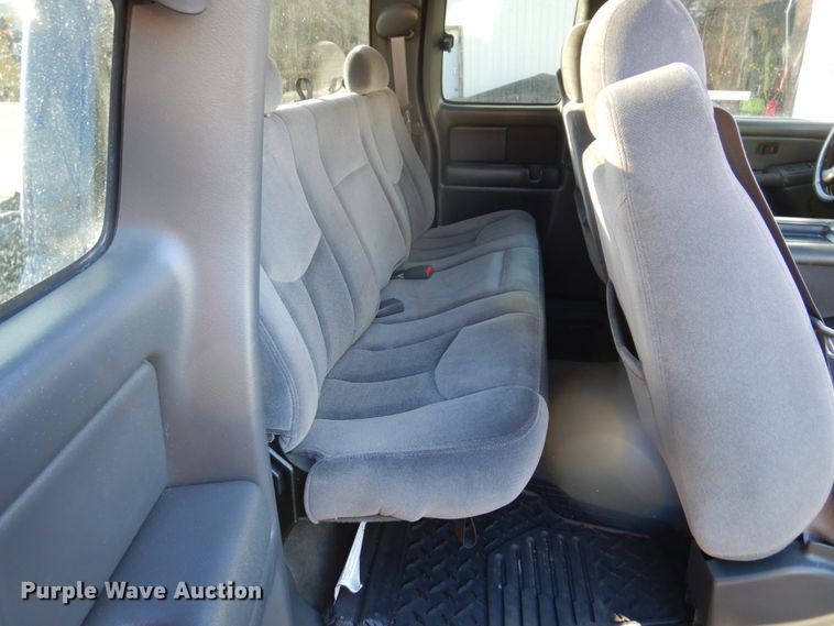 image for item IM9787 2004 GMC Sierra 1500  Ext. Cab pickup truck