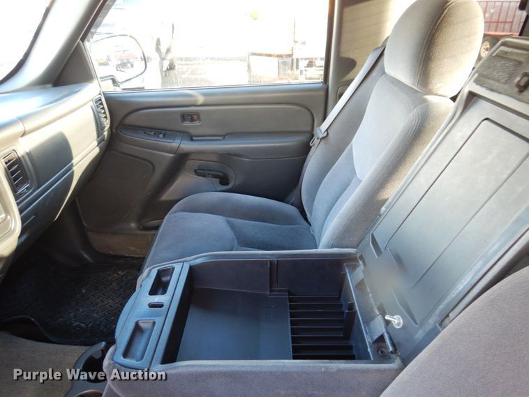 image for item IM9787 2004 GMC Sierra 1500  Ext. Cab pickup truck