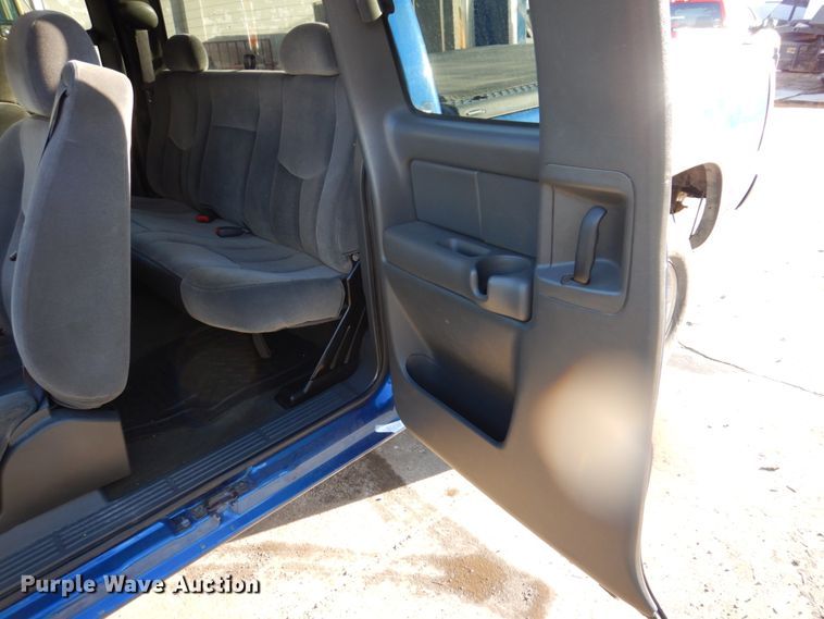 image for item IM9787 2004 GMC Sierra 1500  Ext. Cab pickup truck