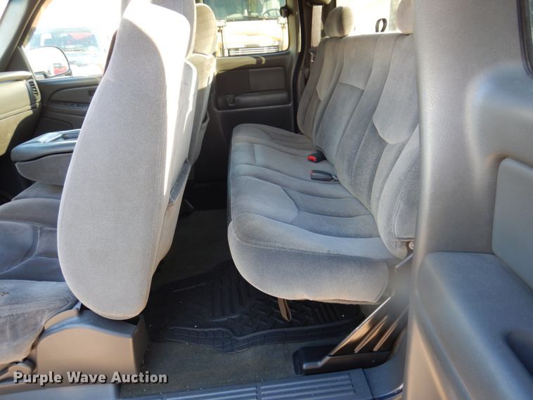 image for item IM9787 2004 GMC Sierra 1500  Ext. Cab pickup truck