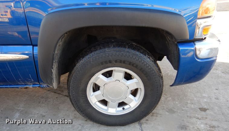 image for item IM9787 2004 GMC Sierra 1500  Ext. Cab pickup truck