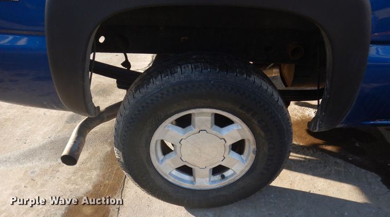 image for item IM9787 2004 GMC Sierra 1500  Ext. Cab pickup truck