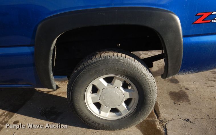 image for item IM9787 2004 GMC Sierra 1500  Ext. Cab pickup truck