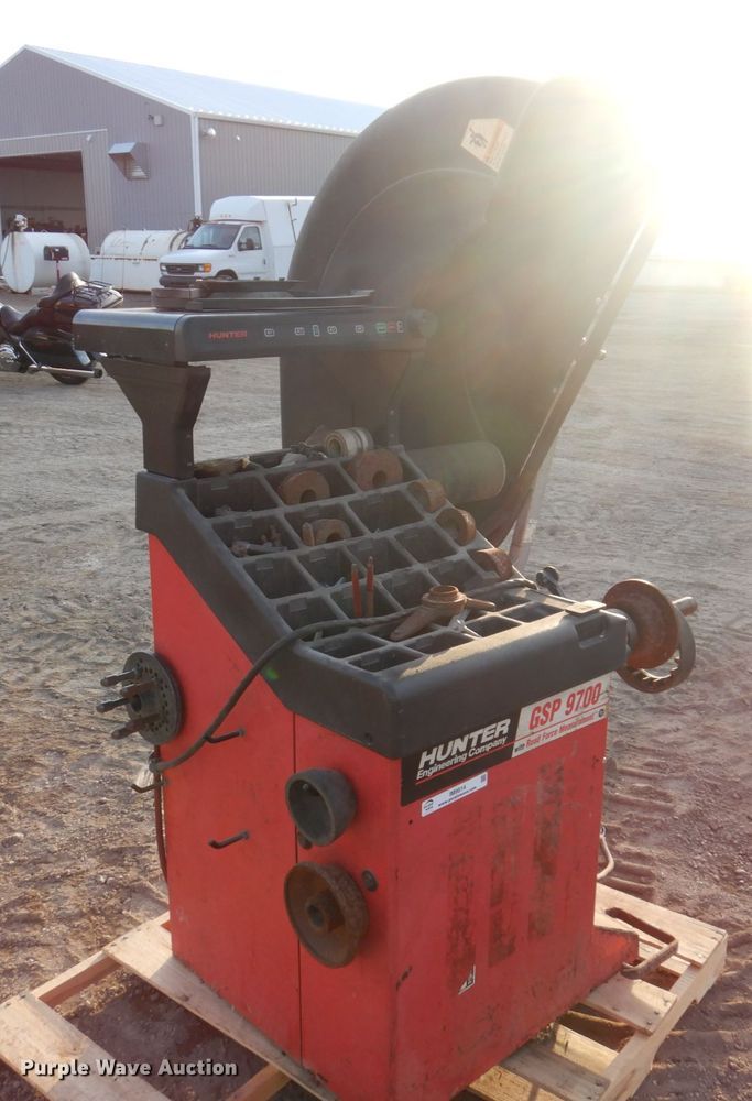 image for item IM9814 Hunter GSP 9700  tire balance machine