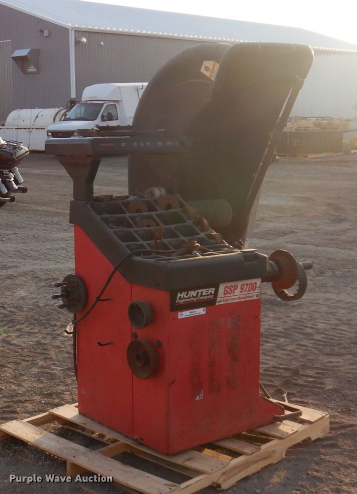 image for item IM9814 Hunter GSP 9700  tire balance machine