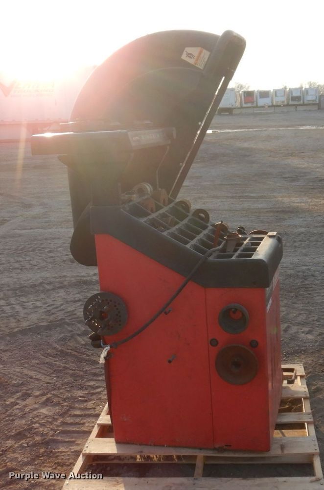 image for item IM9814 Hunter GSP 9700  tire balance machine