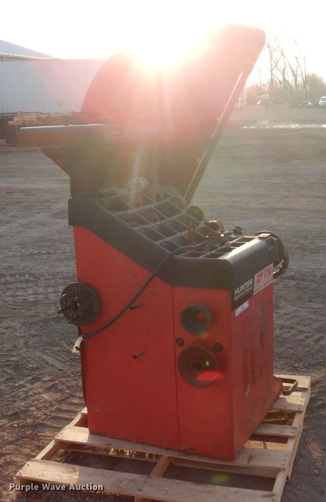 image for item IM9814 Hunter GSP 9700  tire balance machine