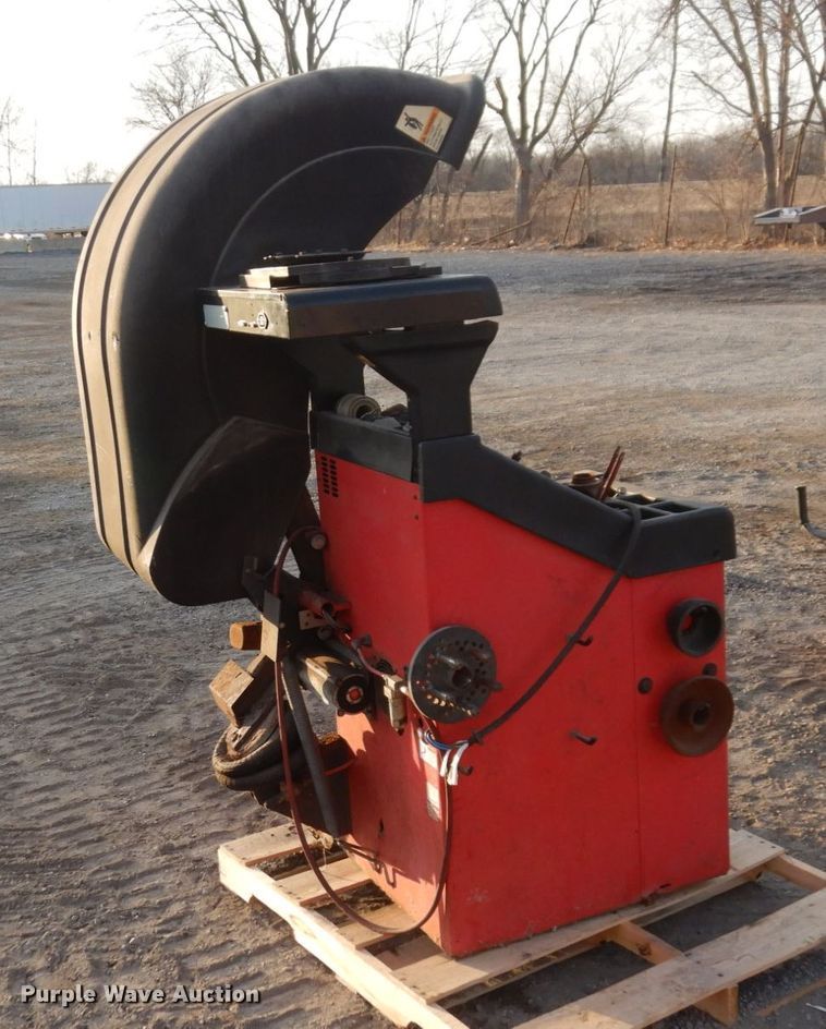 image for item IM9814 Hunter GSP 9700  tire balance machine