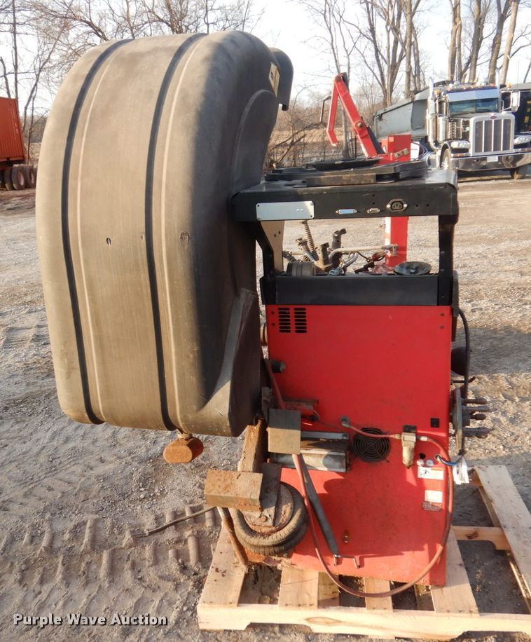 image for item IM9814 Hunter GSP 9700  tire balance machine