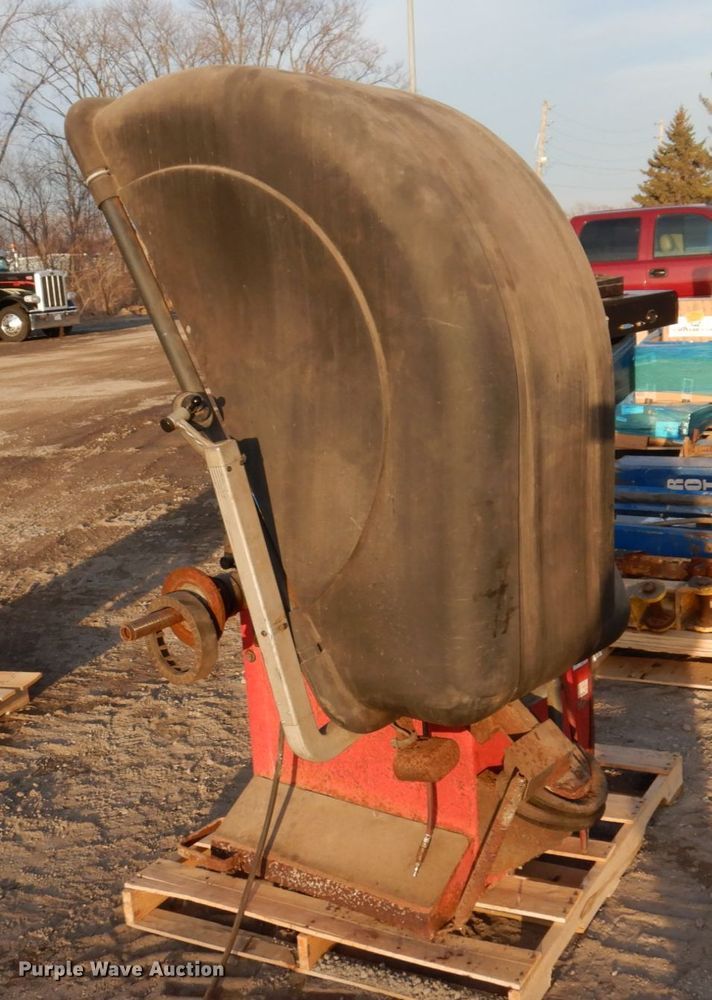 image for item IM9814 Hunter GSP 9700  tire balance machine