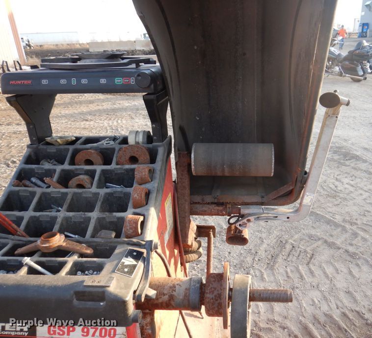 image for item IM9814 Hunter GSP 9700  tire balance machine