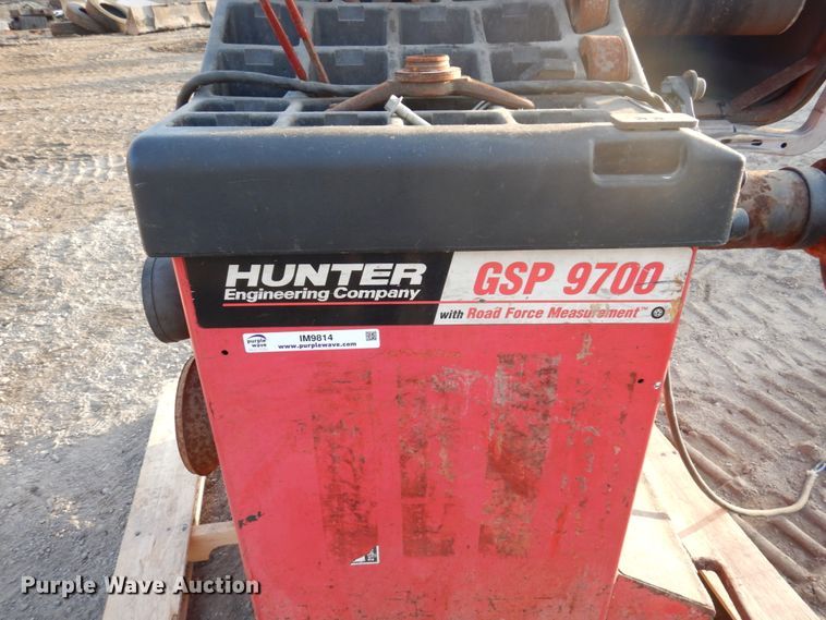 image for item IM9814 Hunter GSP 9700  tire balance machine