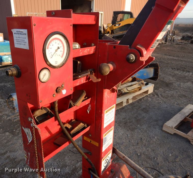 Hunter TC3250 tire machine in Milan, IL Item IM9815 sold Purple Wave