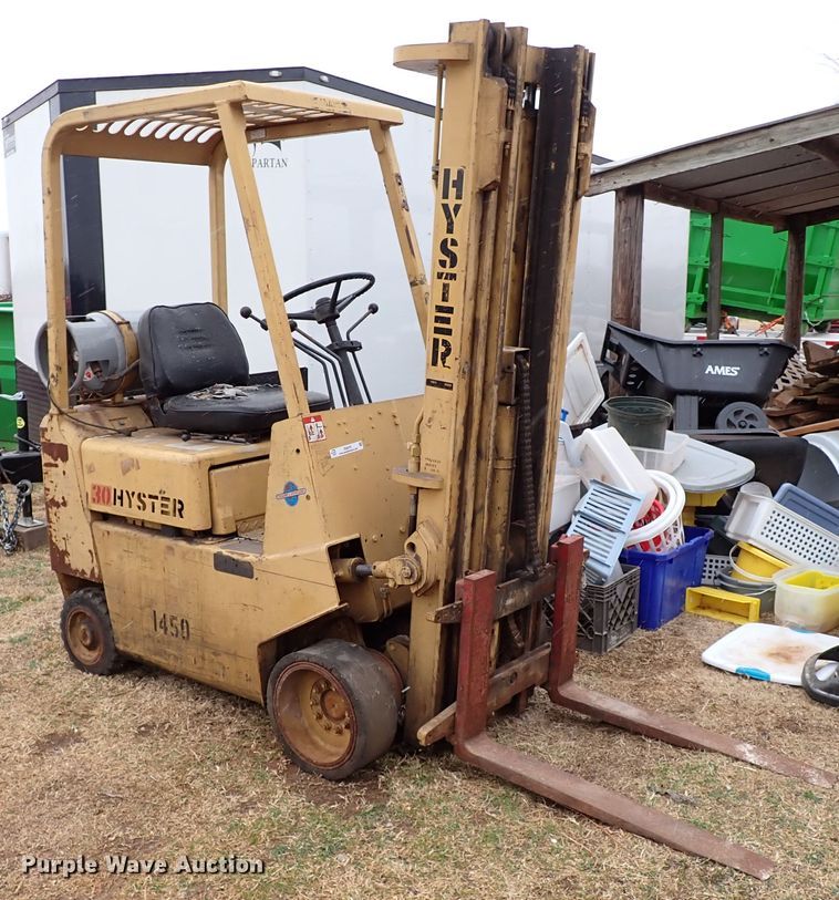 image for item IS9470 Hyster S30XL  forklift