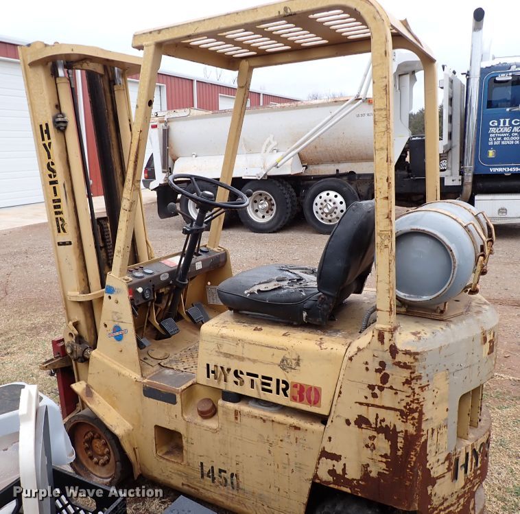 image for item IS9470 Hyster S30XL  forklift
