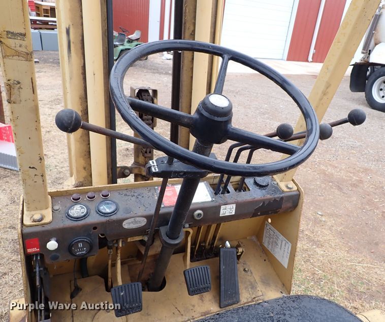 image for item IS9470 Hyster S30XL  forklift