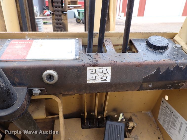 image for item IS9470 Hyster S30XL  forklift