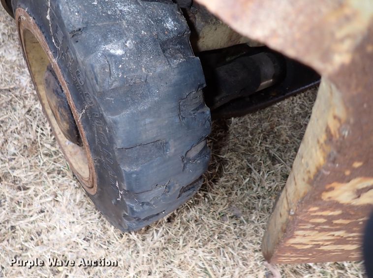 image for item IS9470 Hyster S30XL  forklift