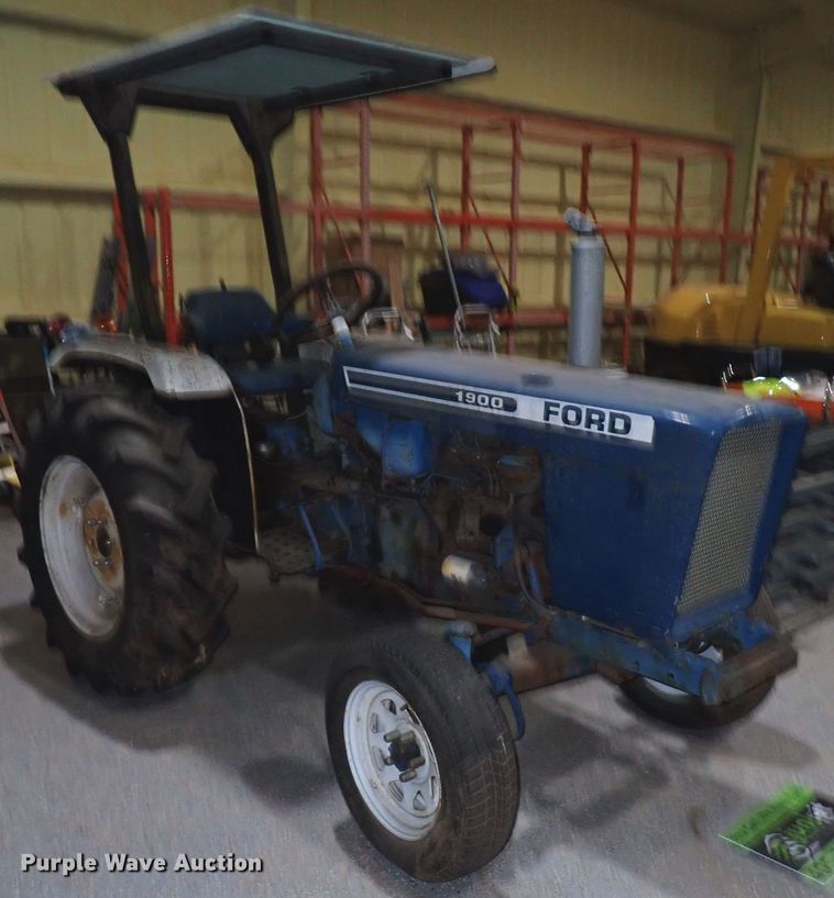 image for item IS9475 Ford 1900  tractor