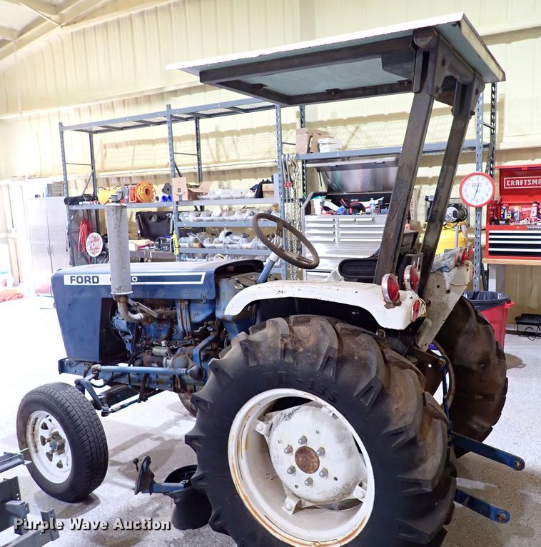 image for item IS9475 Ford 1900  tractor