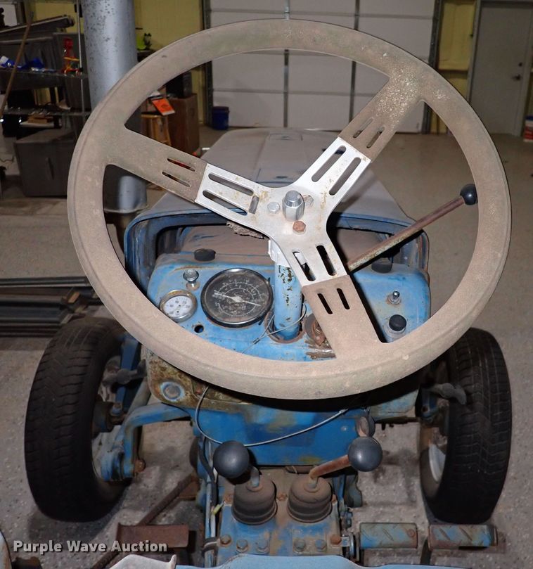 image for item IS9475 Ford 1900  tractor