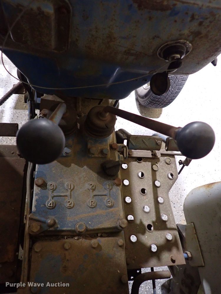 image for item IS9475 Ford 1900  tractor