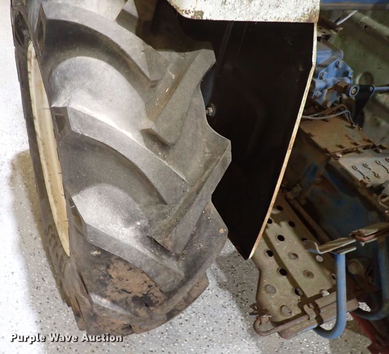 image for item IS9475 Ford 1900  tractor