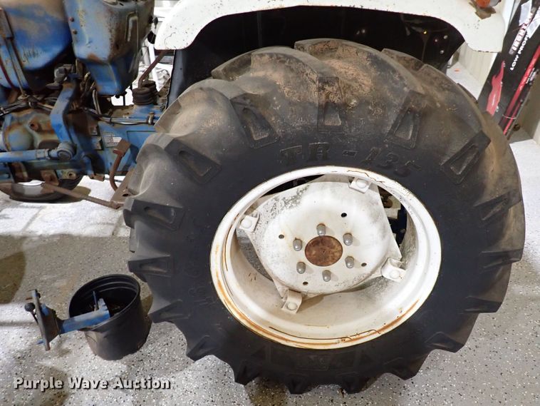 image for item IS9475 Ford 1900  tractor