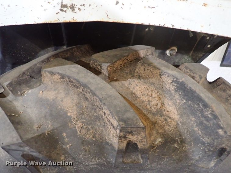 image for item IS9475 Ford 1900  tractor