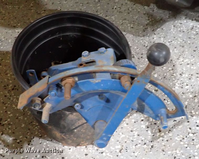 image for item IS9475 Ford 1900  tractor