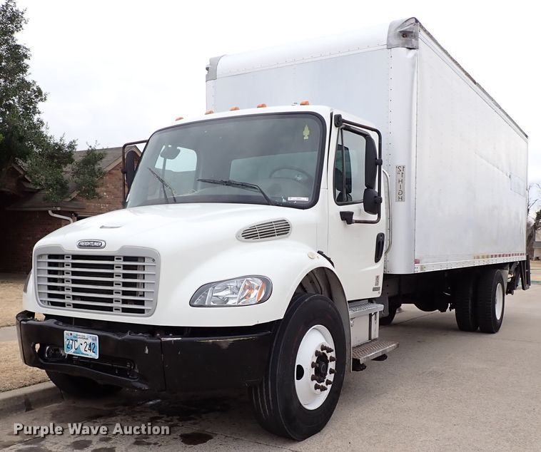 image for item IS9494 2007 Freightliner M2 106  box truck