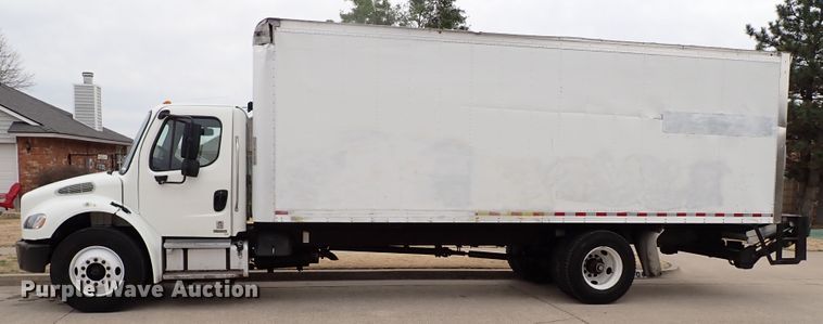image for item IS9494 2007 Freightliner M2 106  box truck