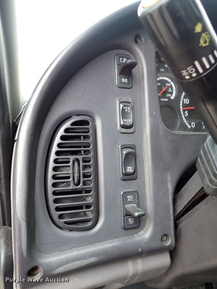 image for item IS9494 2007 Freightliner M2 106  box truck