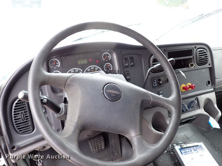 image for item IS9494 2007 Freightliner M2 106  box truck