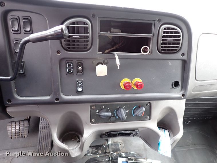 image for item IS9494 2007 Freightliner M2 106  box truck