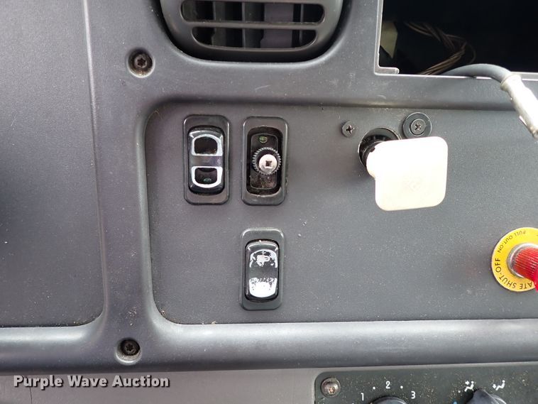 image for item IS9494 2007 Freightliner M2 106  box truck