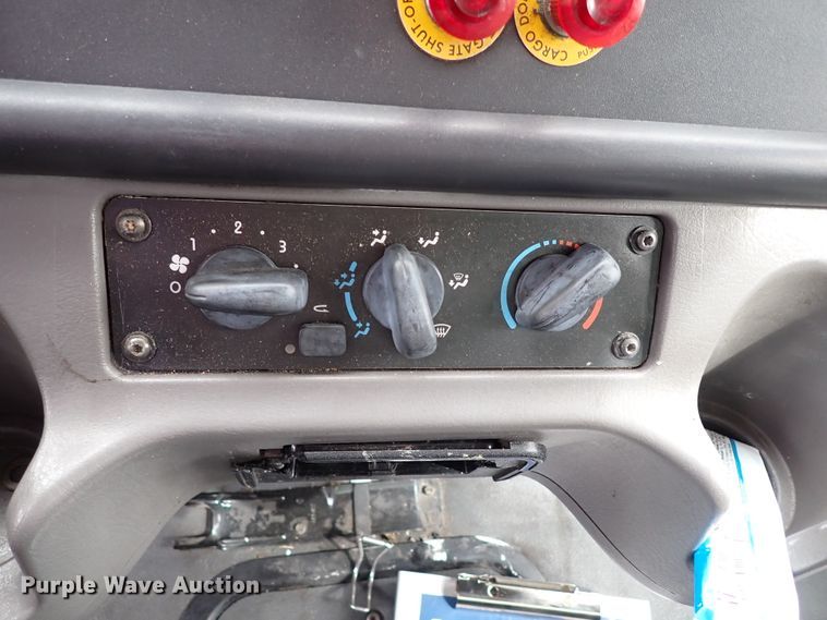 image for item IS9494 2007 Freightliner M2 106  box truck