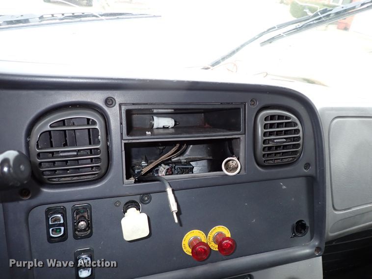 image for item IS9494 2007 Freightliner M2 106  box truck