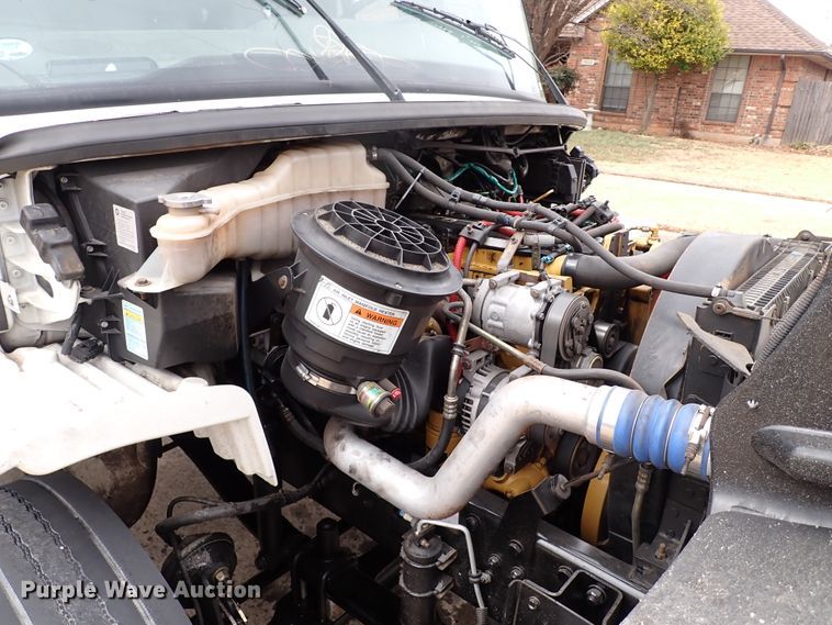 image for item IS9494 2007 Freightliner M2 106  box truck