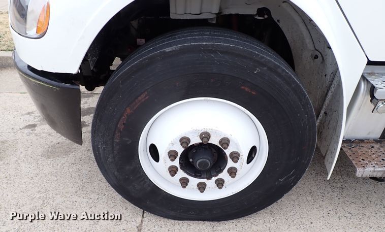 image for item IS9494 2007 Freightliner M2 106  box truck