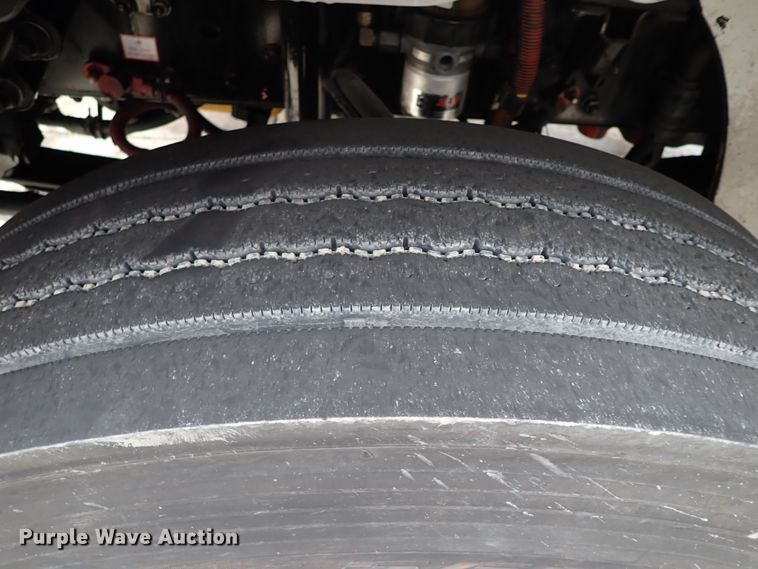 image for item IS9494 2007 Freightliner M2 106  box truck