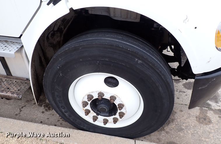 image for item IS9494 2007 Freightliner M2 106  box truck